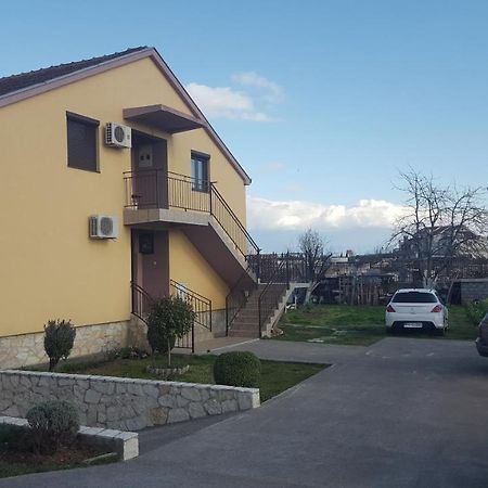 Hostel Vera - Airport Podgorica Eksteriør bilde